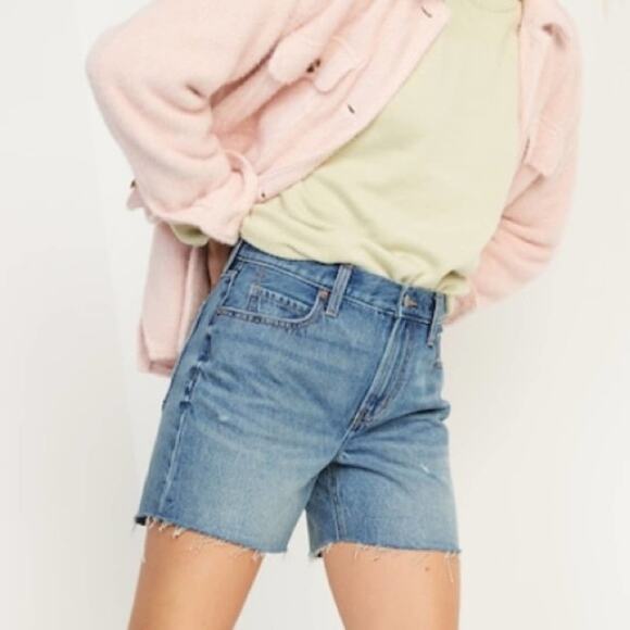 Old Navy light wash High Waisted Slouchy Straight Cutoff Jean Shorts - Picture 2 of 10